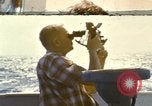 Standbild mit Sextant auf ozeanischen Umfrage Schiff Pazifik, 1963, aus Sekunde 1 historischem Filmmaterial Videoclip 65675031523