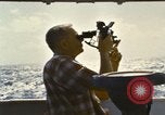 Standbild mit Sextant auf ozeanischen Umfrage Schiff Pazifik, 1963, aus Sekunde 3 historischem Filmmaterial Videoclip 65675031523