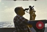 Standbild mit Sextant auf ozeanischen Umfrage Schiff Pazifik, 1963, aus Sekunde 4 historischem Filmmaterial Videoclip 65675031523