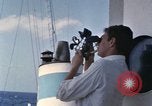 Standbild mit Sextant auf ozeanischen Umfrage Schiff Pazifik, 1963, aus Sekunde 10 historischem Filmmaterial Videoclip 65675031523