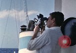 Standbild mit Sextant auf ozeanischen Umfrage Schiff Pazifik, 1963, aus Sekunde 11 historischem Filmmaterial Videoclip 65675031523