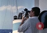 Standbild mit Sextant auf ozeanischen Umfrage Schiff Pazifik, 1963, aus Sekunde 13 historischem Filmmaterial Videoclip 65675031523