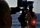 Standbild mit Sextant auf ozeanischen Umfrage Schiff Pazifik, 1963, aus Sekunde 19 historischem Filmmaterial Videoclip 65675031523