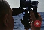Standbild mit Sextant auf ozeanischen Umfrage Schiff Pazifik, 1963, aus Sekunde 20 historischem Filmmaterial Videoclip 65675031523