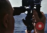 Standbild mit Sextant auf ozeanischen Umfrage Schiff Pazifik, 1963, aus Sekunde 24 historischem Filmmaterial Videoclip 65675031523