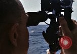 Standbild mit Sextant auf ozeanischen Umfrage Schiff Pazifik, 1963, aus Sekunde 26 historischem Filmmaterial Videoclip 65675031523