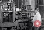 Immagine di Laboratorio di Ford pianta in acciaio United States USA, 1937, secondo 17 filmato di repertorio 65675031528