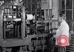 Immagine di Laboratorio di Ford pianta in acciaio United States USA, 1937, secondo 22 filmato di repertorio 65675031528