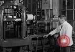 Immagine di Laboratorio di Ford pianta in acciaio United States USA, 1937, secondo 25 filmato di repertorio 65675031528
