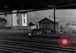 Immagine di Città Steelmill durante la depressione United States USA, 1939, secondo 33 filmato di repertorio 65675031538