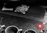 Immagine di Pranzi veloci nella città di New York New York City USA, 1939, secondo 33 filmato di repertorio 65675031540