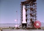 Standbild V-2 Rakete Alamogordo New Mexico USA, 1945, aus Sekunde 53 historischem Filmmaterial Videoclip 65675031547