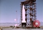 Standbild V-2 Rakete Alamogordo New Mexico USA, 1945, aus Sekunde 54 historischem Filmmaterial Videoclip 65675031547