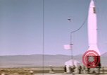 Standbild V-2 Rakete Alamogordo New Mexico USA, 1945, aus Sekunde 8 historischem Filmmaterial Videoclip 65675031548