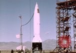 Standbild V-2 Rakete Alamogordo New Mexico USA, 1945, aus Sekunde 10 historischem Filmmaterial Videoclip 65675031548