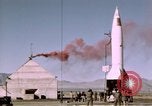 Standbild V-2 Rakete Alamogordo New Mexico USA, 1945, aus Sekunde 11 historischem Filmmaterial Videoclip 65675031548