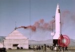 Standbild V-2 Rakete Alamogordo New Mexico USA, 1945, aus Sekunde 12 historischem Filmmaterial Videoclip 65675031548