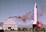 Standbild V-2 Rakete Alamogordo New Mexico USA, 1945, aus Sekunde 15 historischem Filmmaterial Videoclip 65675031548