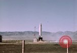 Standbild V-2 Rakete Alamogordo New Mexico USA, 1945, aus Sekunde 44 historischem Filmmaterial Videoclip 65675031548