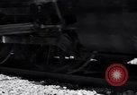 Standbild Vintage Lokomotive der Zug nähert sich United States USA, 1951, aus Sekunde 13 historischem Filmmaterial Videoclip 65675031552