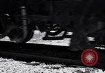 Standbild Vintage Lokomotive der Zug nähert sich United States USA, 1951, aus Sekunde 14 historischem Filmmaterial Videoclip 65675031552