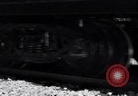 Standbild Vintage Lokomotive der Zug nähert sich United States USA, 1951, aus Sekunde 15 historischem Filmmaterial Videoclip 65675031552