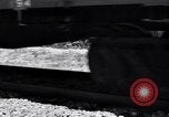 Standbild Vintage Lokomotive der Zug nähert sich United States USA, 1951, aus Sekunde 16 historischem Filmmaterial Videoclip 65675031552