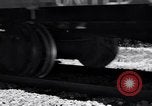 Standbild Vintage Lokomotive der Zug nähert sich United States USA, 1951, aus Sekunde 17 historischem Filmmaterial Videoclip 65675031552