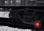 Standbild Vintage Lokomotive der Zug nähert sich United States USA, 1951, aus Sekunde 18 historischem Filmmaterial Videoclip 65675031552