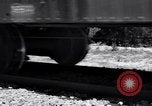 Standbild Vintage Lokomotive der Zug nähert sich United States USA, 1951, aus Sekunde 19 historischem Filmmaterial Videoclip 65675031552