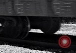 Standbild Vintage Lokomotive der Zug nähert sich United States USA, 1951, aus Sekunde 21 historischem Filmmaterial Videoclip 65675031552
