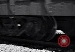 Standbild Vintage Lokomotive der Zug nähert sich United States USA, 1951, aus Sekunde 23 historischem Filmmaterial Videoclip 65675031552