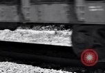 Standbild Vintage Lokomotive der Zug nähert sich United States USA, 1951, aus Sekunde 24 historischem Filmmaterial Videoclip 65675031552