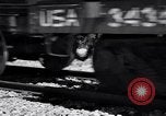 Standbild Vintage Lokomotive der Zug nähert sich United States USA, 1951, aus Sekunde 27 historischem Filmmaterial Videoclip 65675031552