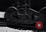 Standbild Vintage Lokomotive der Zug nähert sich United States USA, 1951, aus Sekunde 29 historischem Filmmaterial Videoclip 65675031552