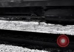 Standbild Vintage Lokomotive der Zug nähert sich United States USA, 1951, aus Sekunde 33 historischem Filmmaterial Videoclip 65675031552