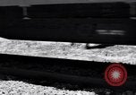 Standbild Vintage Lokomotive der Zug nähert sich United States USA, 1951, aus Sekunde 35 historischem Filmmaterial Videoclip 65675031552