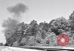 Standbild Vintage Lokomotive der Zug nähert sich United States USA, 1951, aus Sekunde 42 historischem Filmmaterial Videoclip 65675031552