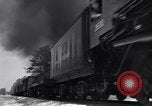 Standbild Vintage Lokomotive der Zug nähert sich United States USA, 1951, aus Sekunde 62 historischem Filmmaterial Videoclip 65675031552