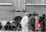 Immagine di Disoccupati americani Africani in grande depressione South Carolina United States USA, 1936, secondo 40 filmato di repertorio 65675031564