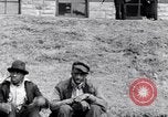 Immagine di Disoccupati americani Africani in grande depressione South Carolina United States USA, 1936, secondo 60 filmato di repertorio 65675031564