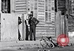 Immagine di Negro condizioni di alloggiamento South Carolina United States USA, 1936, secondo 33 filmato di repertorio 65675031575