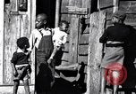 Immagine di Negro condizioni di alloggiamento South Carolina United States USA, 1936, secondo 49 filmato di repertorio 65675031575