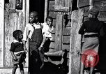 Immagine di Negro condizioni di alloggiamento South Carolina United States USA, 1936, secondo 50 filmato di repertorio 65675031575