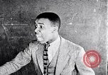 Immagine di Alunni afro-americani in classe drammatica Washington DC USA, 1939, secondo 57 filmato di repertorio 65675031593