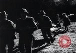Standbild landwirtschaftlichen Praktiken Steiermark Österreich, 1944, aus Sekunde 3 historischem Filmmaterial Videoclip 65675031597