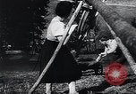 Standbild landwirtschaftlichen Praktiken Steiermark Österreich, 1944, aus Sekunde 14 historischem Filmmaterial Videoclip 65675031597