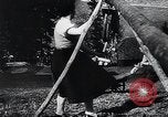 Standbild landwirtschaftlichen Praktiken Steiermark Österreich, 1944, aus Sekunde 15 historischem Filmmaterial Videoclip 65675031597