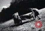 Standbild landwirtschaftlichen Praktiken Steiermark Österreich, 1944, aus Sekunde 21 historischem Filmmaterial Videoclip 65675031597