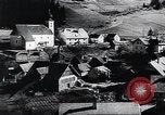 Standbild landwirtschaftlichen Praktiken Steiermark Österreich, 1944, aus Sekunde 47 historischem Filmmaterial Videoclip 65675031597